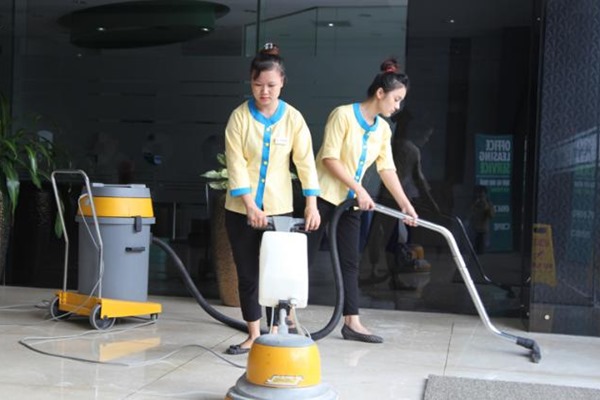 Người làm tạp vụ cần thực hiện các công việc lau dọn, quét sàn, thu gom và xử lý rác... (Ảnh: Internet)