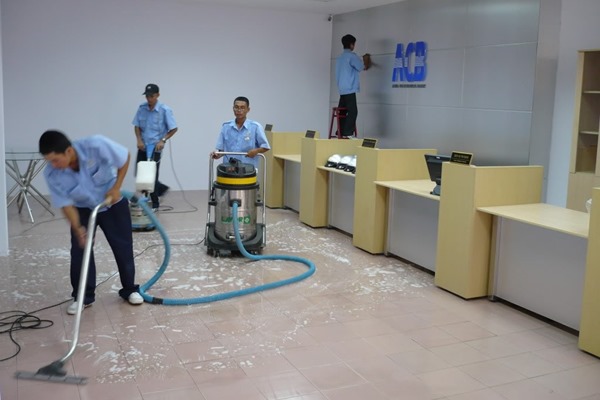 Thường ưu tiên phái nữ song công việc tạp vụ ngân hàng đôi khi cũng có nhiều cơ hội cho nam giới. (Ảnh: Internet)