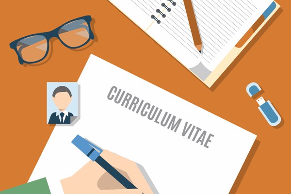 CV là bản tóm tắt thông tin về học vấn, kinh nghiệm làm việc và kỹ năng liên quan của ứng viên. Ảnh Internet.