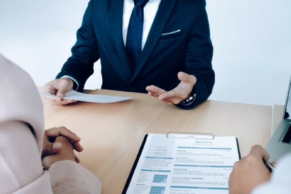 Hãy chuẩn bị thêm các bản sao để sẵn sàng cho vòng phỏng vấn hoặc phục vụ quy trình bổ sung thủ tục sau khi trúng tuyển. (Ảnh: Internet)