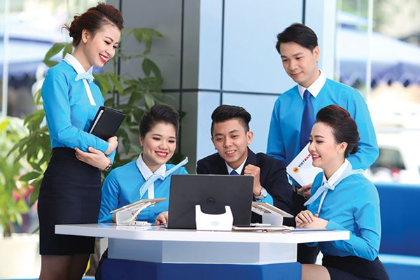Bên cạnh một ngoại hình sáng, nụ cười tươi, sự tự tin thì chuyên viên thẩm định tín dụng cũng cần phải có những phẩm chất cơ bản như nhiệt huyết trong công việc, cầu tiến,... Ảnh Internet