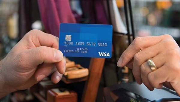 Hướng dẫn cách làm thẻ Visa đơn giản cho người mới mở thẻ